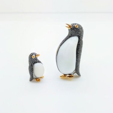 CLAM PEARL PENGUIN BROOCH