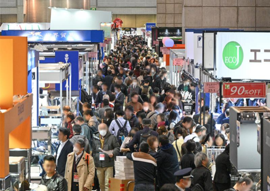 IJT International Jewellery Tokyo 2026 expo hall with luxury jewelry booths